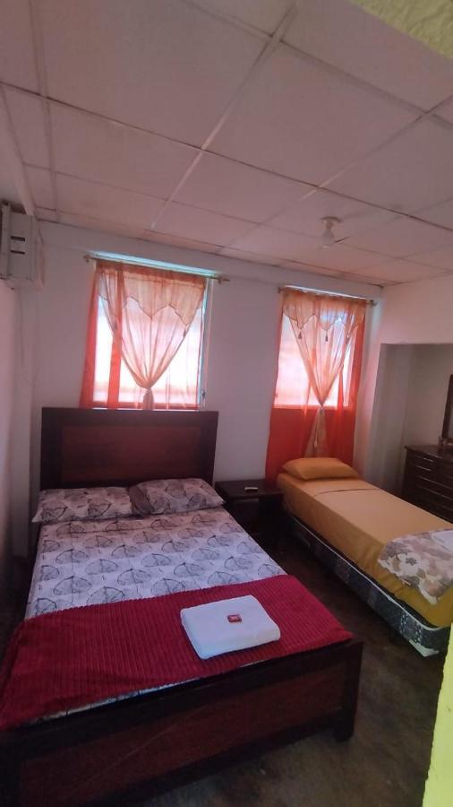 Habitaciones Confortables Con Un Ambiente Familiar ปูแอร์โต บาเกริโซ โมเรโน ภายนอก รูปภาพ